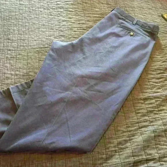 L.L Bean Natural Fit Khakis Pleated Casual‎ Pants Navy 44x30 - Picture 1 of 4